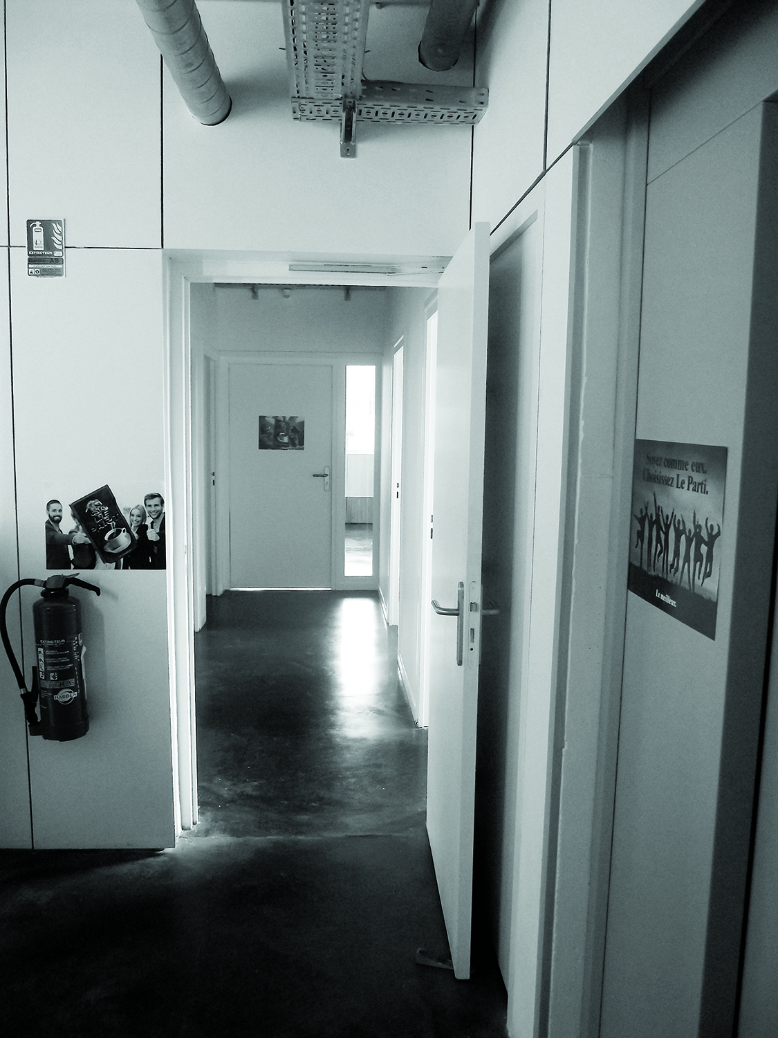 Droit, dans le mur, en marche arri&egrave;re